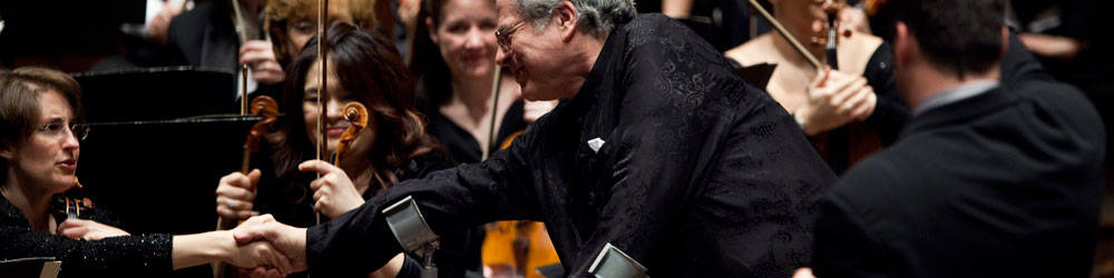 New York Philharmonic violinist and concertmaster Sheryl Staples congratulates violin virtuoso Itzhak Perlman on a beautiful performance. Perlman joined with the New York Philharmonic in the Concert to End Polio, an effort to raise awareness and funds for polio eradication, at Avery Fisher Hall at the Lincoln Center for the Performing Arts in New York City on 2 December 2009.
